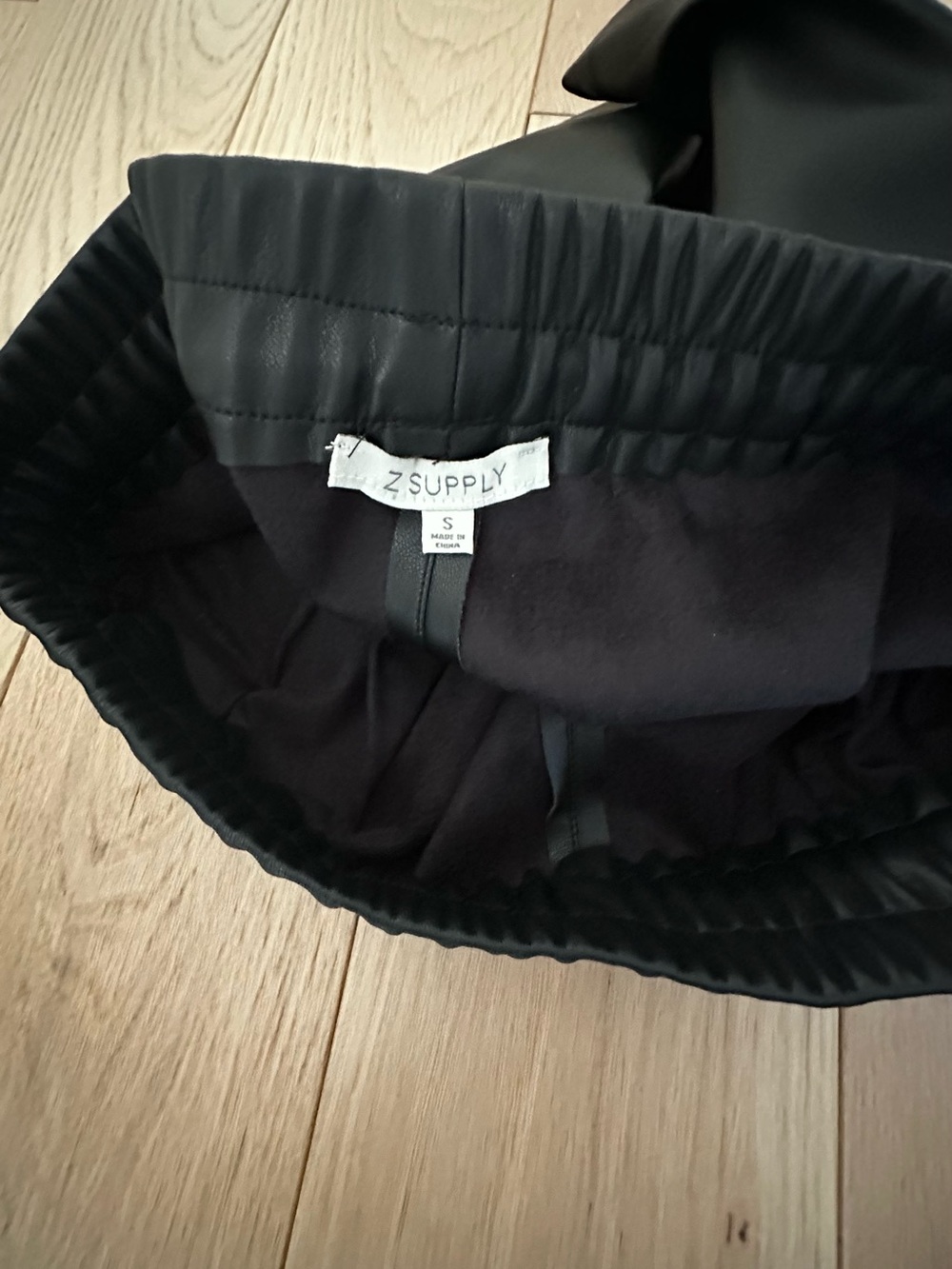 Z supply faux leather black shorts small - Picture 5 of 12
